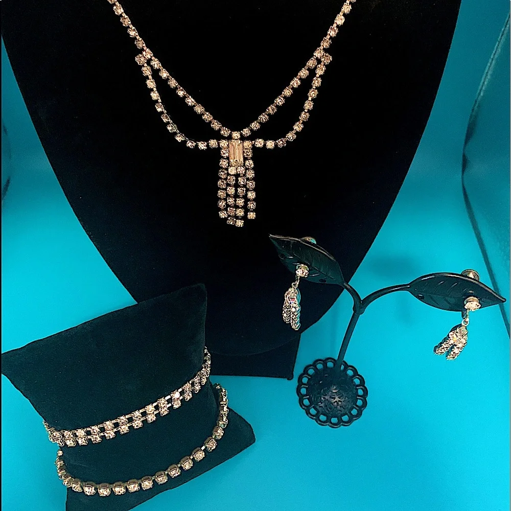 Beautiful Vintage Rhinestone Set - Picture 1 of 7